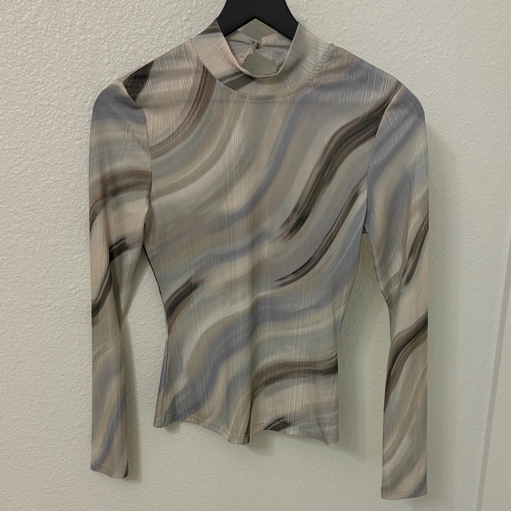Bebe Gray and Cream Swirl Long Sleeve Top